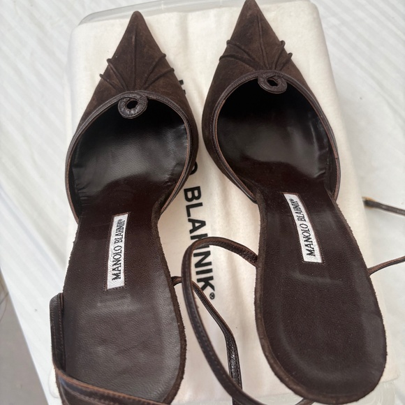 It color FOR FALL! Manolo Blahnik brown suede - Picture 1 of 2